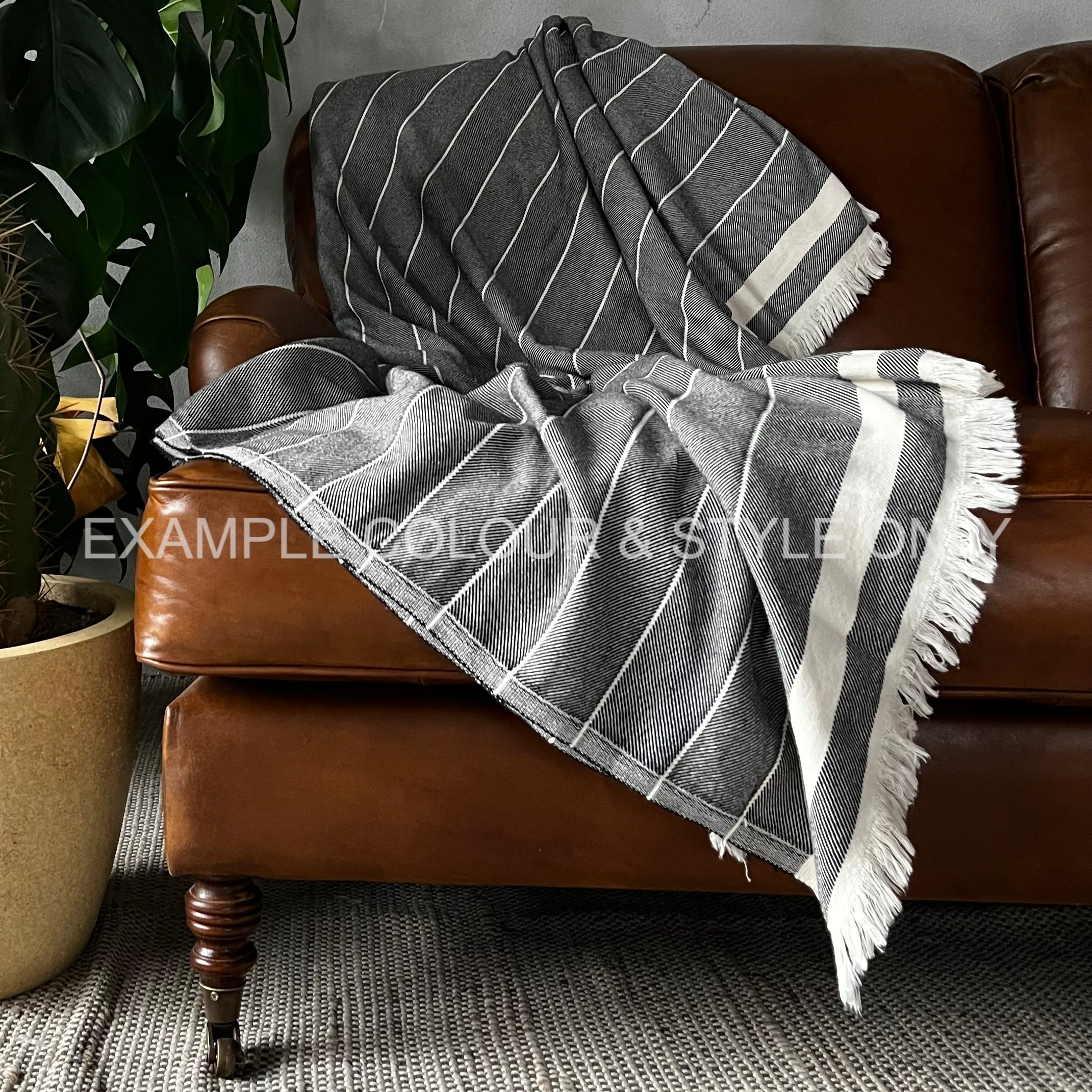 SECONDS & SAMPLES | Throws Black | 750G-990G: Lucky Dip