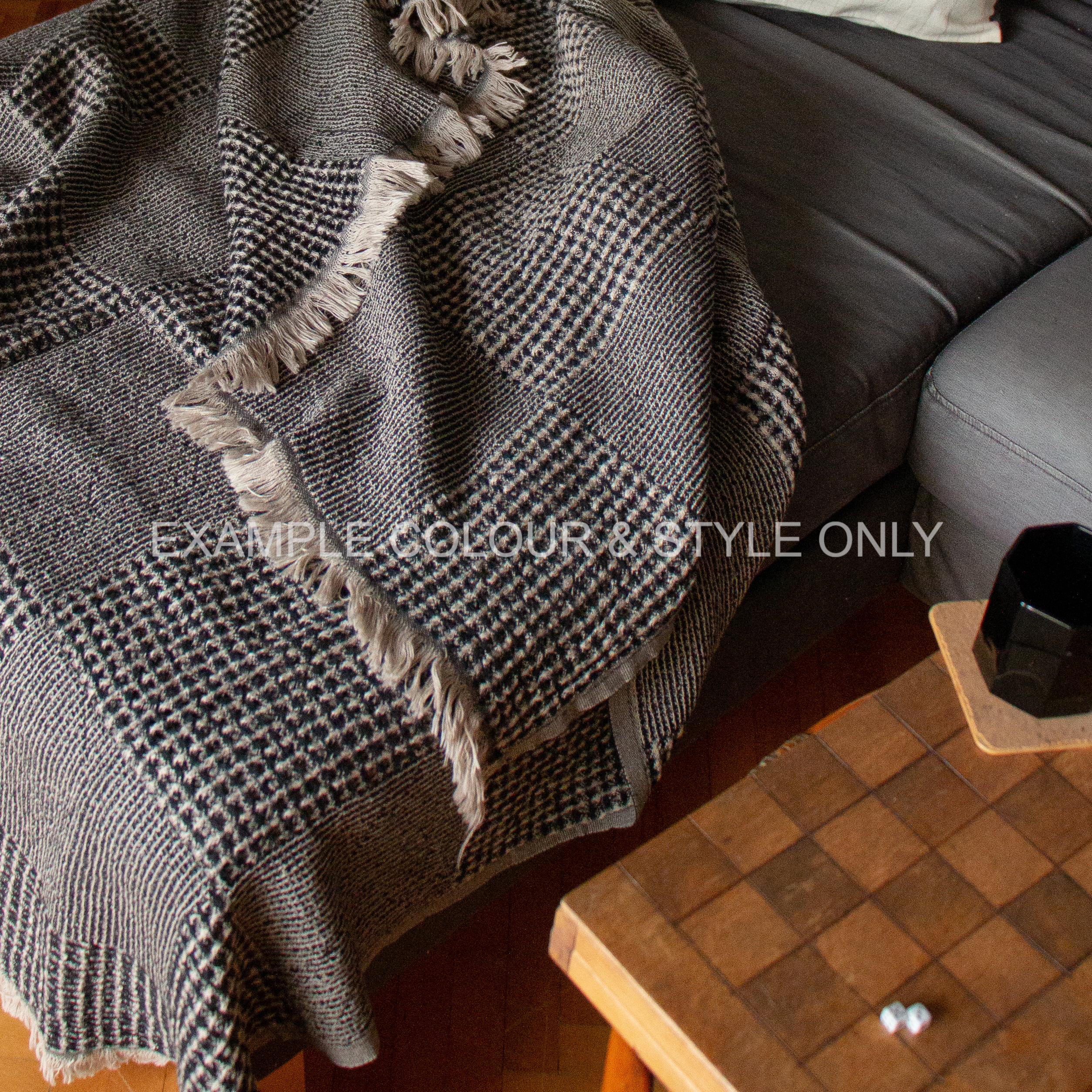 SECONDS & SAMPLES | Throws Black | 750G-990G: Lucky Dip
