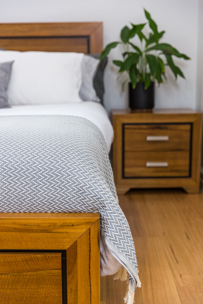 BARCELONA Throw: Charcoal Grey/Natural