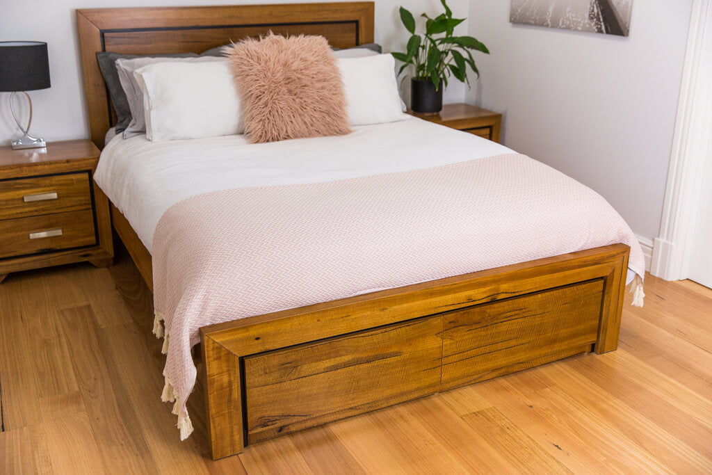 BARCELONA Throw: Powder Pink/Natural