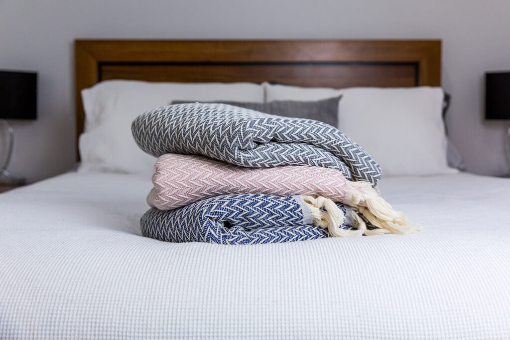 BARCELONA Throw: Powder Pink/Natural